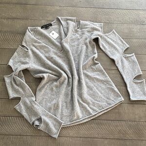 Skull Cashmere Light Gray V-Neck Sweater